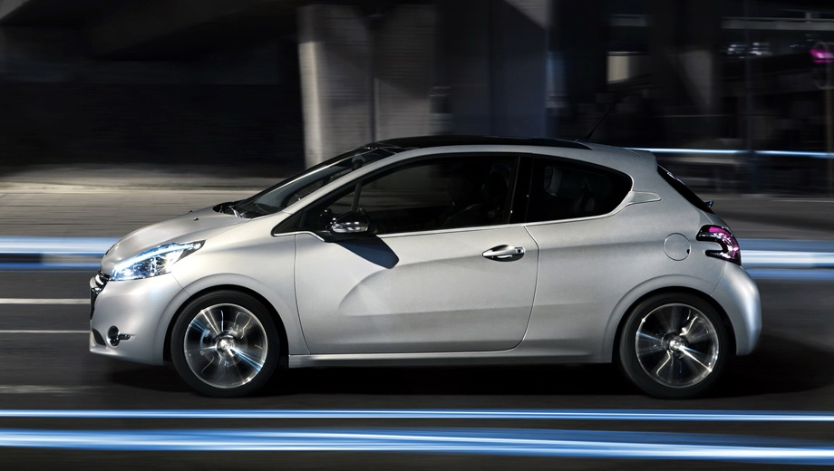 Peugeot 208 3D. Выпускается с 2012 года. Одна базовая комплектация. Цена 924 000 руб.Двигатель 1.0, бензиновый. Привод передний. КПП: механическая.