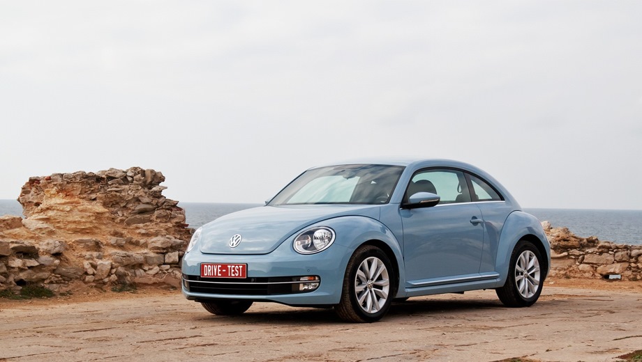 Volkswagen Beetle. Выпускается с 2012 года. Семь базовых комплектаций. Цены от 1 070 000 до 1 770 000 руб.Двигатель от 1.2 до 2.0, бензиновый. Привод передний. КПП: механическая и роботизированная.