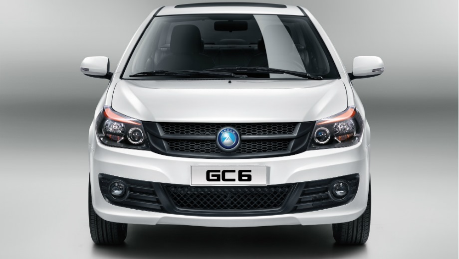 Geely GC6. Выпускается с 2014 года. Две базовые комплектации. Цены от 419 000 до 429 000 руб.Двигатель 1.5, бензиновый. Привод передний. КПП: механическая.