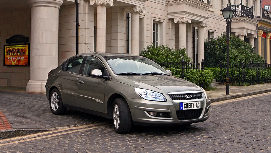 Chery M11 Sedan. Выпускается с 2010 года. Четыре базовые комплектации. Цены от 459 000 до 529 000 руб.Двигатель 1.6, бензиновый. Привод передний. КПП: механическая и вариатор.