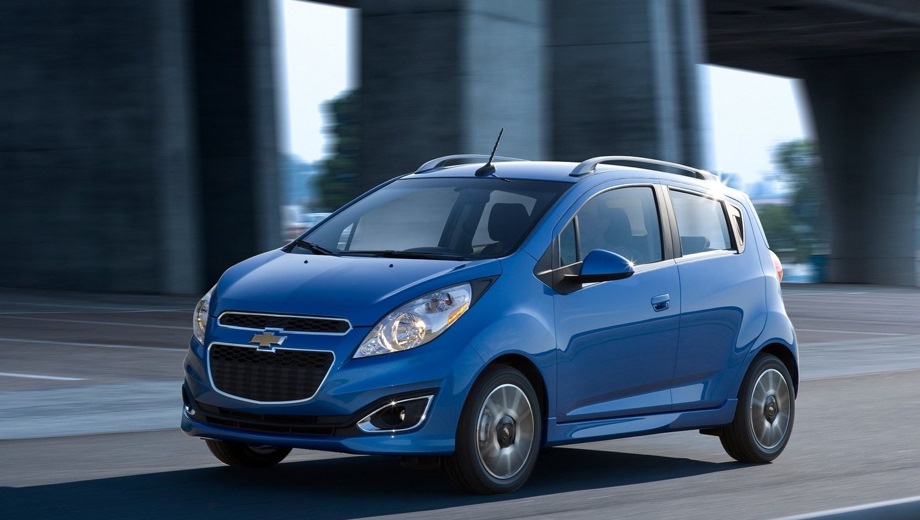 Chevrolet Spark (2005). Выпускается с 2005 года. Семнадцать базовых комплектаций. Цены от 301 770 до 424 770 руб.Двигатель от 0.8 до 1.0, бензиновый. Привод передний. КПП: механическая и автоматическая.