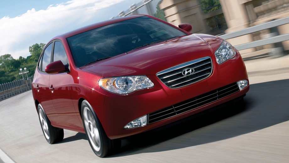 Hyundai Elantra (2006). Выпускается с 2006 года. Семь базовых комплектаций. Цены от 618 900 до 775 900 руб.Двигатель 1.6, бензиновый. Привод передний. КПП: механическая и автоматическая.