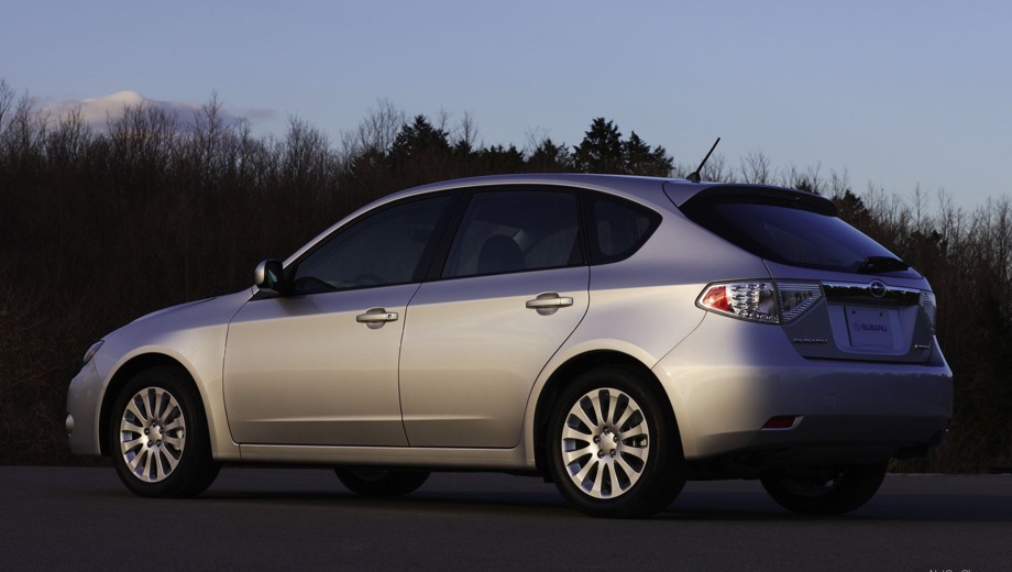Subaru Impreza Hatchback. Выпускается с 2007 года. Шесть базовых комплектаций. Цены от 738 240 до 1 439 300 руб.Двигатель от 1.5 до 2.5, бензиновый. Привод полный. КПП: механическая и автоматическая.
