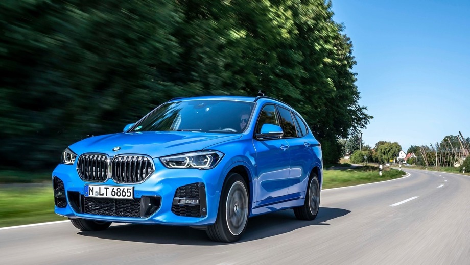 BMW X1. Выпускается с 2019 года. Три базовые комплектации. Цены от 2 790 000 до 3 170 000 руб.Двигатель от 1.5 до 2.0, бензиновый и дизельный. Привод передний и полный. КПП: роботизированная и автоматическая.