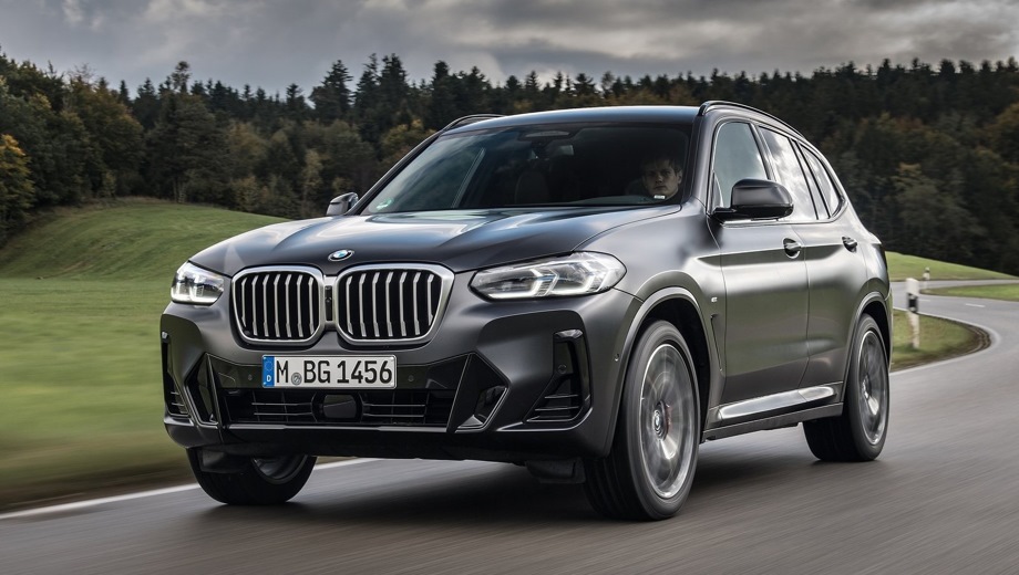 BMW X3. Выпускается с 2021 года. Двенадцать базовых комплектаций. Цены от 4 520 000 до 7 220 000 руб.Двигатель от 2.0 до 3.0, бензиновый и дизельный. Привод полный. КПП: автоматическая.