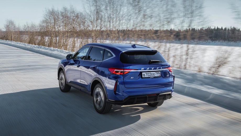 Haval F7 (2022). Выпускается с 2022 года. Семь базовых комплектаций. Цены от 2 449 000 до 3 349 000 руб.Двигатель от 1.5 до 2.0, бензиновый. Привод передний и полный. КПП: роботизированная.
