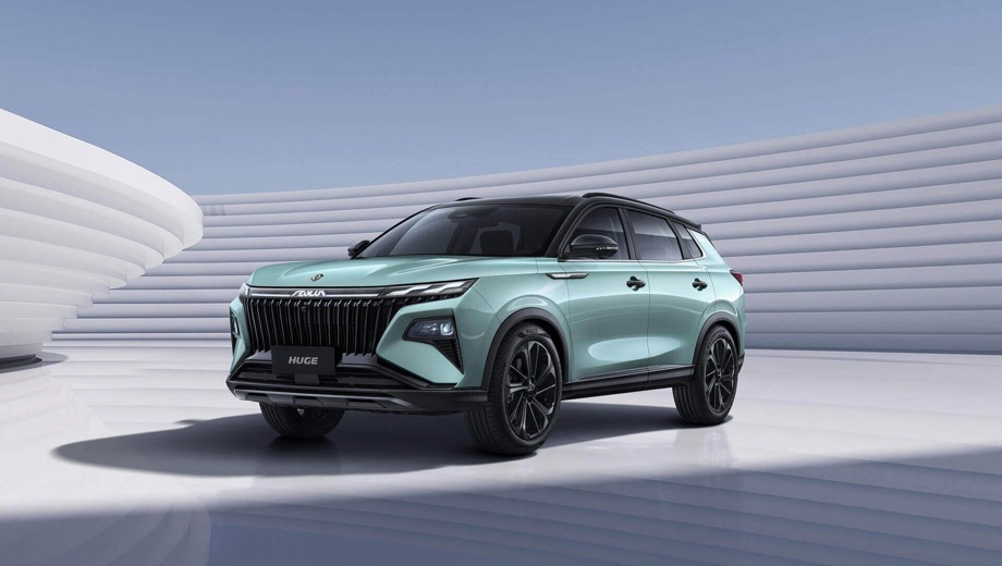 Dongfeng Huge. Выпускается с 2022 года. Две базовые комплектации. Цены от 2 990 000 до 3 140 000 руб.Двигатель 1.5, бензиновый. Привод передний. КПП: роботизированная.