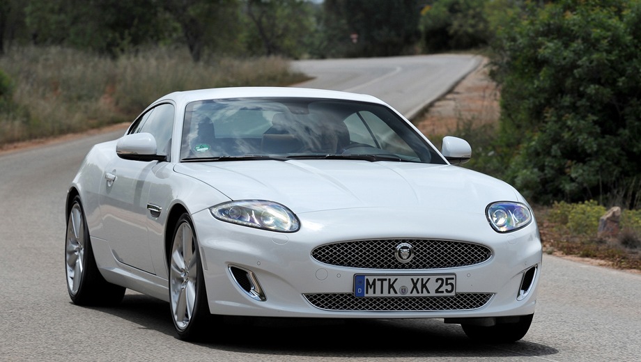 Jaguar XK Coupe. Выпускается с 2006 года. Две базовые комплектации. Цены от 4 920 000 до 5 320 000 руб.Двигатель 5.0, бензиновый. Привод задний. КПП: автоматическая.