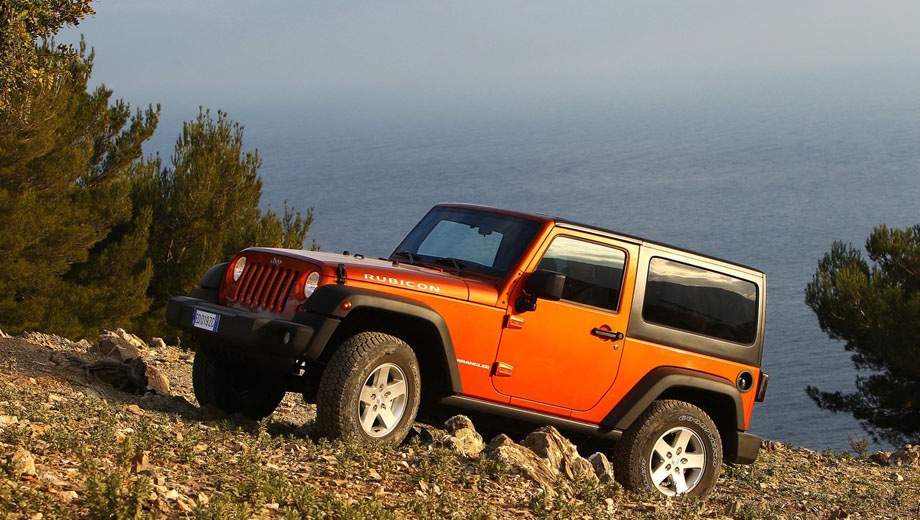 Jeep Wrangler 2D (2007). Выпускается с 2007 года. Две базовые комплектации. Цены от 3 115 000 до 3 330 000 руб.Двигатель 3.6, бензиновый. Привод полный. КПП: автоматическая.