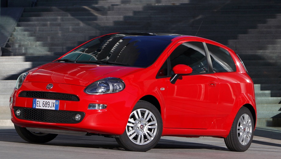 FIAT Punto 3D. Выпускается с 2005 года. Три базовые комплектации. Цены от 499 000 до 685 000 руб.Двигатель 1.4, бензиновый. Привод передний. КПП: механическая и роботизированная.