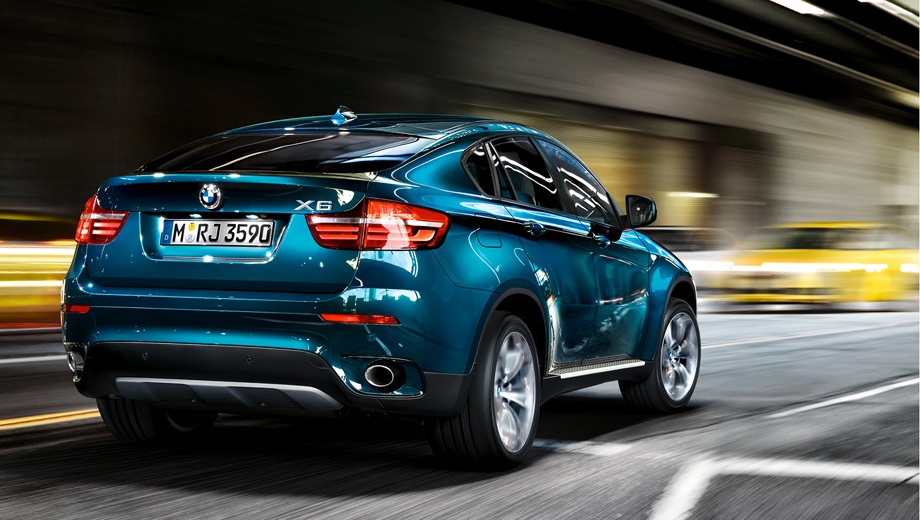 BMW X6 (2008). Выпускается с 2008 года. Пять базовых комплектаций. Цены от 2 999 000 до 4 420 000 руб.Двигатель от 3.0 до 4.4, бензиновый и дизельный. Привод полный. КПП: автоматическая.