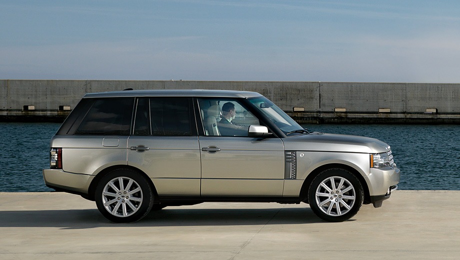 Land Rover Range Rover (2001). Выпускается с 2001 года. Четыре базовые комплектации. Цены от 3 996 000 до 4 973 000 руб.Двигатель от 4.4 до 5.0, дизельный и бензиновый. Привод полный. КПП: автоматическая.