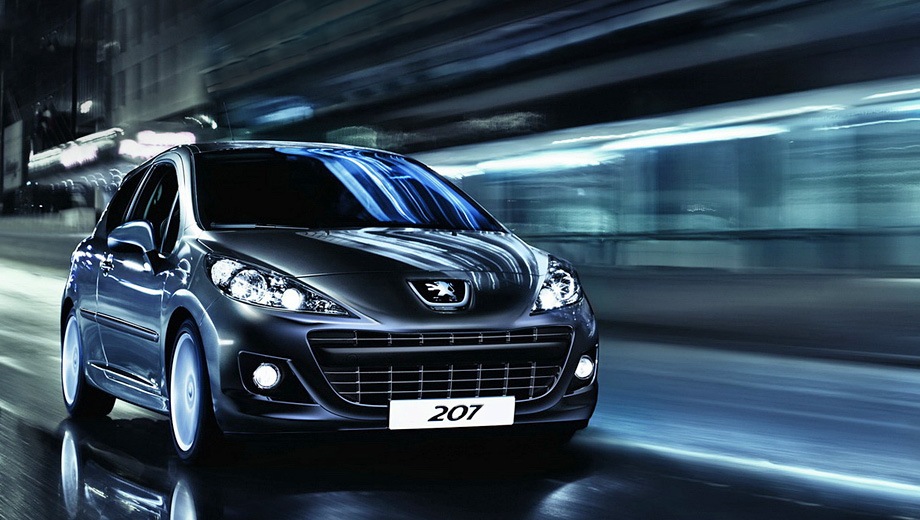 Peugeot 207 3D. Выпускается с 2006 года. Три базовые комплектации. Цены от 449 000 до 559 000 руб.Двигатель от 1.4 до 1.6, бензиновый. Привод передний. КПП: механическая и автоматическая.