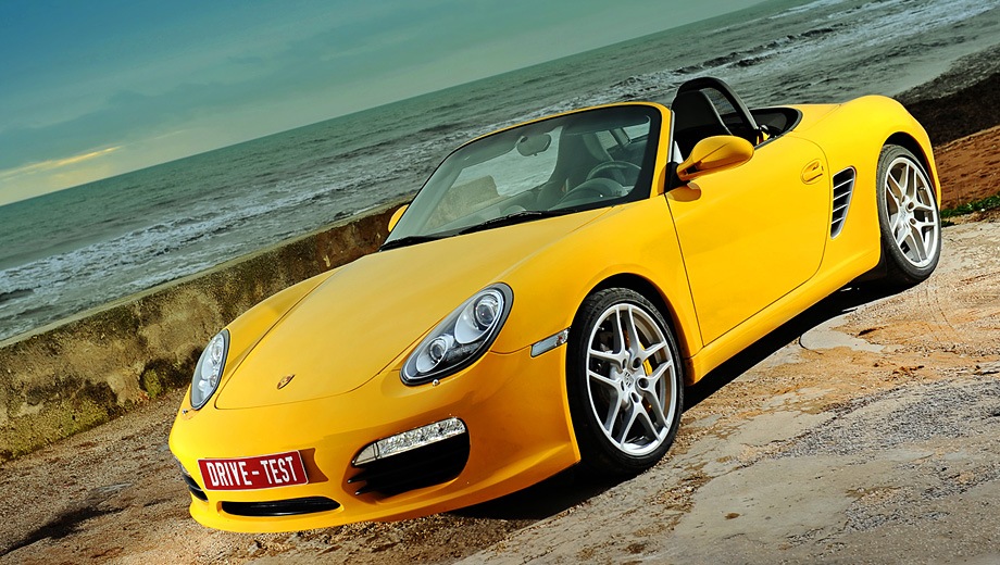 Porsche Boxster (2005). Выпускается с 2005 года. Две базовые комплектации. Цены от 2 747 000 до 3 357 000 руб.Двигатель от 2.9 до 3.4, бензиновый. Привод задний. КПП: механическая.