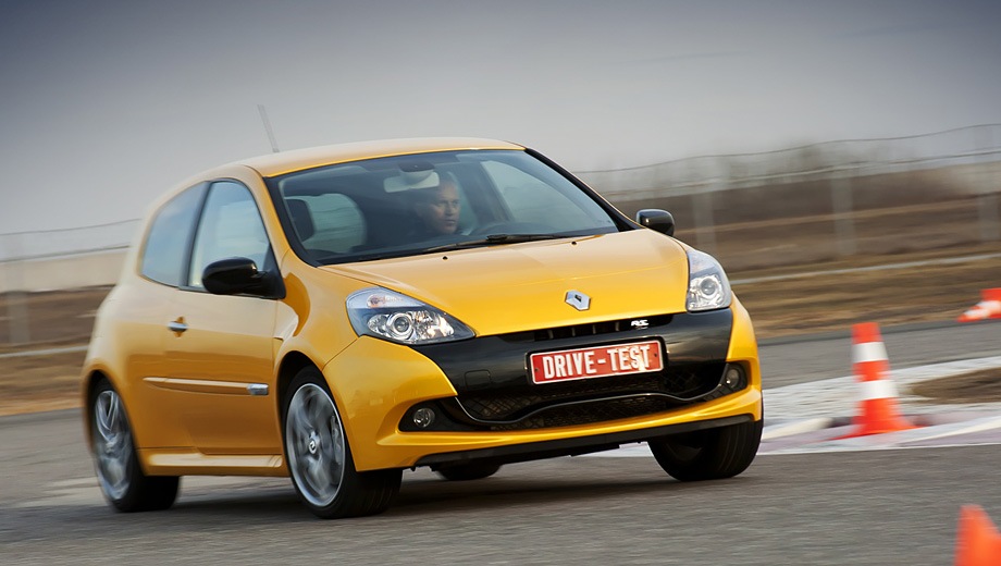 Renault Clio RS (2010). Выпускается с 2010 года. Одна базовая комплектация. Цена 977 000 руб.Двигатель 2.0, бензиновый. Привод передний. КПП: механическая.