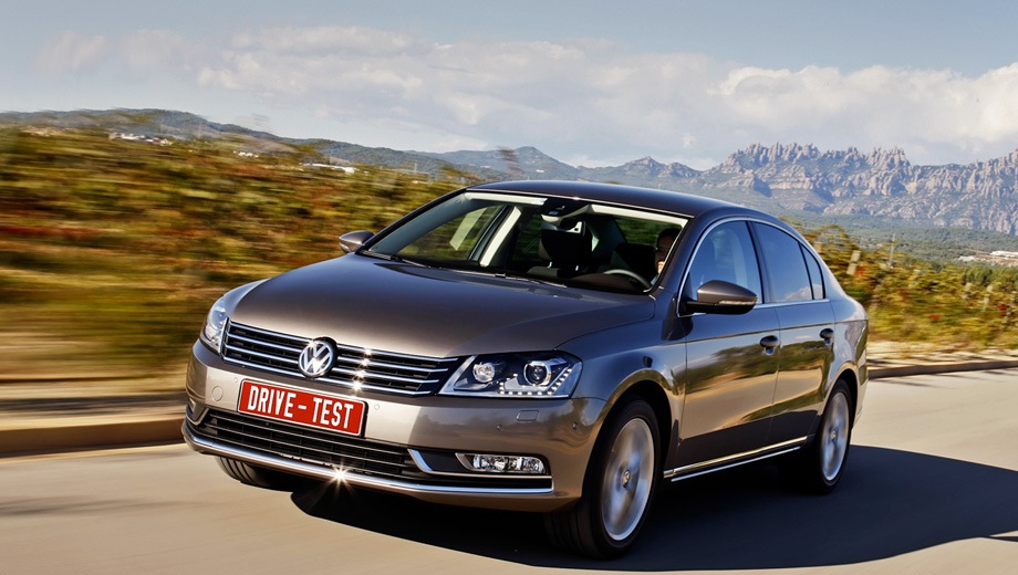 Volkswagen Passat (2010). Выпускается с 2010 года. Двенадцать базовых комплектаций. Цены от 1 118 000 до 1 679 000 руб.Двигатель от 1.4 до 2.0, бензиновый и дизельный. Привод передний. КПП: механическая и роботизированная.