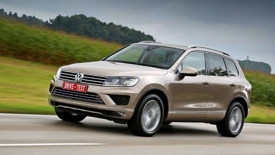 Volkswagen Touareg (2010). Выпускается с 2010 года. Тринадцать базовых комплектаций. Цены от 3 059 000 до 3 909 000 руб.Двигатель от 3.0 до 3.6, бензиновый и дизельный. Привод полный. КПП: автоматическая.