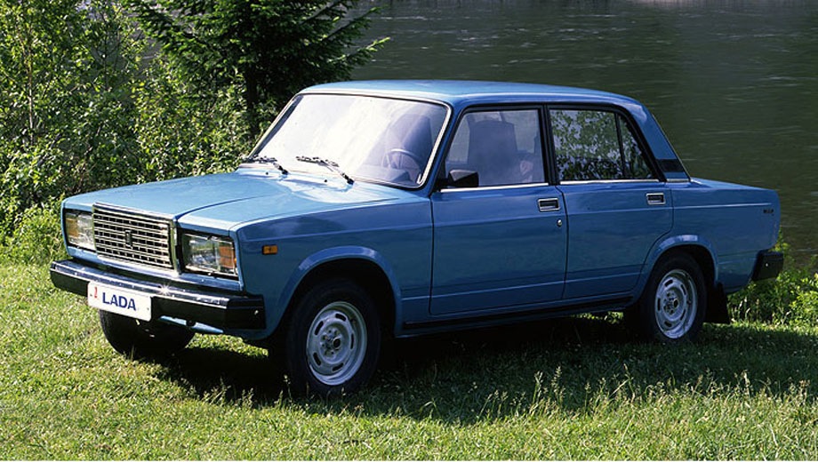 Lada 2107. Выпускается с 1982 года. Одна базовая комплектация. Цена 190 900 руб.Двигатель 1.6, бензиновый. Привод задний. КПП: механическая.