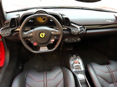 Ferrari 458 Spider. Выпускается с 2012 года. Одна базовая комплектация. Цена 12 547 919 руб.Двигатель 4.5, бензиновый. Привод задний. КПП: роботизированная.