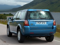 Land Rover Freelander 2. Выпускается с 2006 года. Семь базовых комплектаций. Цены от 1 363 000 до 2 080 000 руб.Двигатель от 2.0 до 2.2, дизельный и бензиновый. Привод полный. КПП: автоматическая.