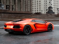 Lamborghini Aventador (2012). Выпускается с 2012 года. Одна базовая комплектация. Цена 17 615 000 руб.Двигатель 6.5, бензиновый. Привод полный. КПП: роботизированная.