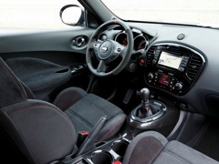 Nissan Juke Nismo (2011). Выпускается с 2011 года. Две базовые комплектации. Цены от 1 092 000 до 1 211 000 руб.Двигатель 1.6, бензиновый. Привод передний и полный. КПП: механическая и вариатор.