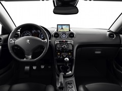 Peugeot RCZ. Выпускается с 2010 года. Три базовые комплектации. Цены от 1 219 000 до 1 319 000 руб.Двигатель 1.6, бензиновый. Привод передний. КПП: механическая и автоматическая.