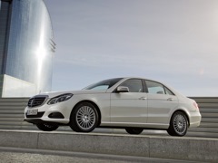 Mercedes-Benz E Saloon (2009). Выпускается с 2009 года. Семь базовых комплектаций. Цены от 2 290 000 до 3 550 000 руб.Двигатель от 2.0 до 3.5, бензиновый и дизельный. Привод задний и полный. КПП: автоматическая.