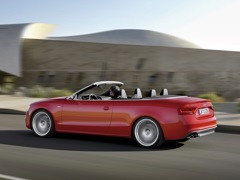 Audi S5 Cabriolet. Выпускается с 2008 года. Одна базовая комплектация. Цена 4 000 000 руб.Двигатель 3.0, бензиновый. Привод полный. КПП: роботизированная.