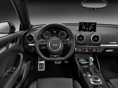 Audi S3 Sportback (2013). Выпускается с 2013 года. Две базовые комплектации. Цены от 2 679 000 до 2 750 000 руб.Двигатель 2.0, бензиновый. Привод полный. КПП: механическая и роботизированная.