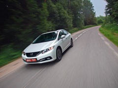 Honda Civic 4D. Выпускается с 2012 года. Две базовые комплектации. Цены от 1 099 000 до 1 169 000 руб.Двигатель 1.8, бензиновый. Привод передний. КПП: автоматическая.
