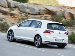 Volkswagen Golf GTI 5D. Выпускается с 2013 года. Две базовые комплектации. Цены от 1 972 350 до 2 060 350 руб.Двигатель 2.0, бензиновый. Привод передний. КПП: механическая и роботизированная.