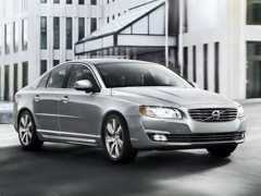 Volvo S80. Выпускается с 2006 года. Четыре базовые комплектации. Цены от 2 049 000 до 2 309 000 руб.Двигатель 2.0, бензиновый и дизельный. Привод передний. КПП: автоматическая.