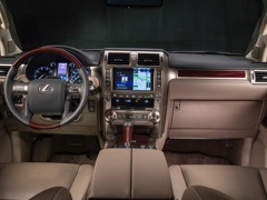 Lexus GX (2009). Выпускается с 2009 года. Две базовые комплектации. Цены от 4 612 000 до 4 904 000 руб.Двигатель 4.6, бензиновый. Привод полный. КПП: автоматическая.