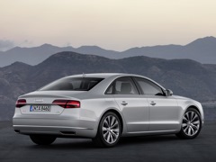 Audi A8 (2009). Выпускается с 2009 года. Пять базовых комплектаций. Цены от 5 745 000 до 9 475 000 руб.Двигатель от 3.0 до 6.3, бензиновый. Привод полный. КПП: автоматическая.