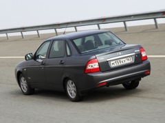 Lada Priora sedan. Выпускается с 2007 года. Пять базовых комплектаций. Цены от 414 900 до 523 400 руб.Двигатель 1.6, бензиновый. Привод передний. КПП: механическая.