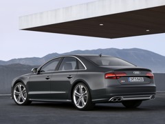 Audi S8 (2012). Выпускается с 2012 года. Одна базовая комплектация. Цена 8 080 000 руб.Двигатель 4.0, бензиновый. Привод полный. КПП: автоматическая.