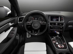 Audi SQ5 (2013). Выпускается с 2013 года. Одна базовая комплектация. Цена 3 790 000 руб.Двигатель 3.0, бензиновый. Привод полный. КПП: автоматическая.