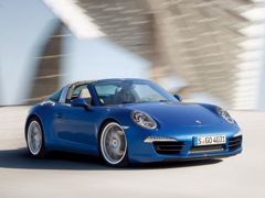 Porsche 911 Carrera Targa (2014). Выпускается с 2014 года. Шесть базовых комплектаций. Цены от 7 407 000 до 9 236 504 руб.Двигатель 3.0, бензиновый. Привод полный. КПП: механическая и роботизированная.