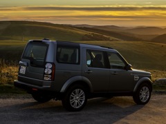 Land Rover Discovery 4 (2009). Выпускается с 2009 года. Восемь базовых комплектаций. Цены от 3 812 000 до 4 667 000 руб.Двигатель 3.0, дизельный и бензиновый. Привод полный. КПП: автоматическая.