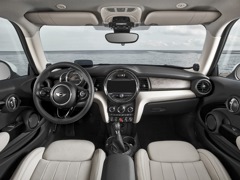 MINI Cooper (2013). Выпускается с 2013 года. Две базовые комплектации. Цены от 1 560 000 до 1 681 000 руб.Двигатель 1.5, бензиновый. Привод передний. КПП: механическая и роботизированная.