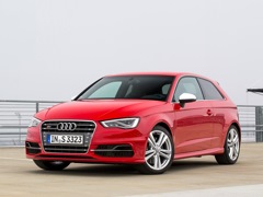 Audi S3. Выпускается с 2013 года. Две базовые комплектации. Цены от 2 499 000 до 2 570 000 руб.Двигатель 2.0, бензиновый. Привод полный. КПП: механическая и роботизированная.
