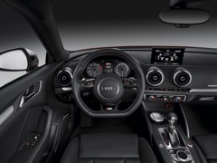 Audi S3. Выпускается с 2013 года. Две базовые комплектации. Цены от 2 499 000 до 2 570 000 руб.Двигатель 2.0, бензиновый. Привод полный. КПП: механическая и роботизированная.