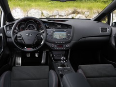 Kia Cee'd GT (2013). Выпускается с 2013 года. Одна базовая комплектация. Цена 1 194 900 руб.Двигатель 1.6, бензиновый. Привод передний. КПП: механическая.