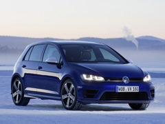 Volkswagen Golf R 5D. Выпускается с 2012 года. Две базовые комплектации. Цены от 2 451 350 до 2 563 350 руб.Двигатель 2.0, бензиновый. Привод полный. КПП: механическая и роботизированная.