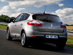Renault Megane Hatchback. Выпускается с 2008 года. Девять базовых комплектаций. Цены от 849 000 до 1 060 990 руб.Двигатель от 1.6 до 2.0, бензиновый. Привод передний. КПП: механическая и вариатор.