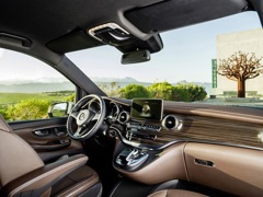 Mercedes-Benz V. Выпускается с 2014 года. Четыре базовые комплектации. Цены от 4 204 000 до 5 483 000 руб.Двигатель 2.1, дизельный. Привод задний. КПП: механическая и автоматическая.