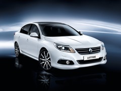 Renault Latitude. Выпускается с 2010 года. Шесть базовых комплектаций. Цены от 1 089 000 до 1 532 000 руб.Двигатель от 2.0 до 2.5, бензиновый. Привод передний. КПП: вариатор и автоматическая.