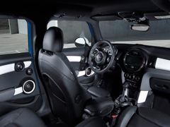 MINI Cooper 5D. Выпускается с 2014 года. Две базовые комплектации. Цены от 1 600 000 до 1 721 000 руб.Двигатель 1.5, бензиновый. Привод передний. КПП: механическая и роботизированная.