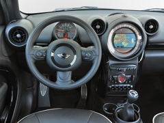 MINI Cooper S Countryman All4 (2010). Выпускается с 2010 года. Одна базовая комплектация. Цена 1 839 000 руб.Двигатель 1.6, бензиновый. Привод полный. КПП: механическая.
